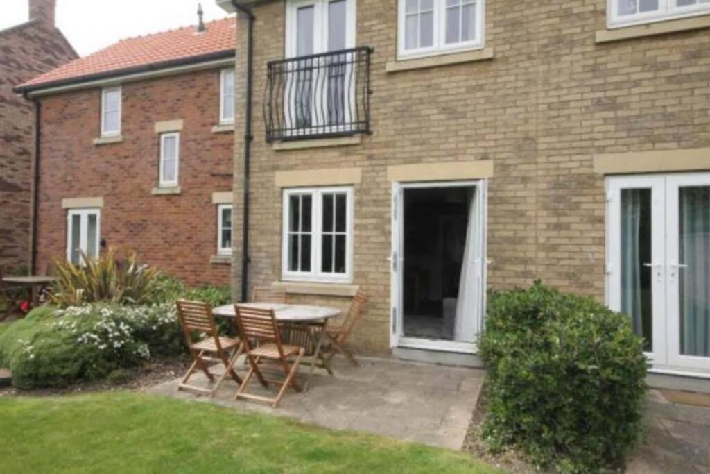 Villa The Lighthouse At The Bay Filey Exterior foto